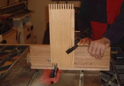 19 Box Joint Jig Plans: Finger Joints on the Table Saw and Router |
