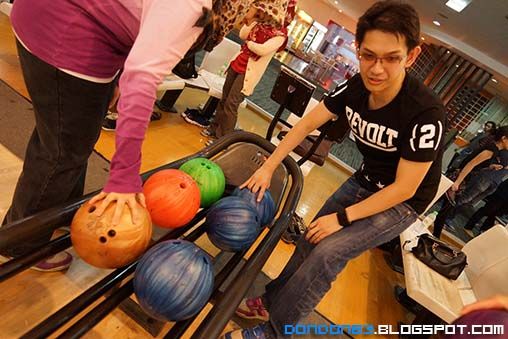 photo appspacebowling1_zps78f5329f.jpg