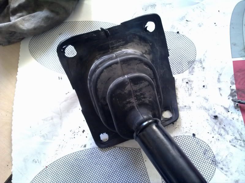 [Image: AEU86 AE86 - How to save a cover rubber ... shift ???]