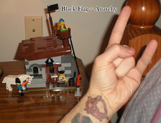 Lego_Pirates_Stash-House_BlackFlag.jpg