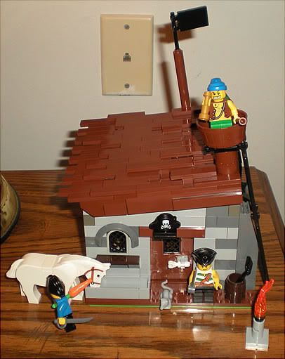 Lego_Pirates_Stash-House_Outside.jpg