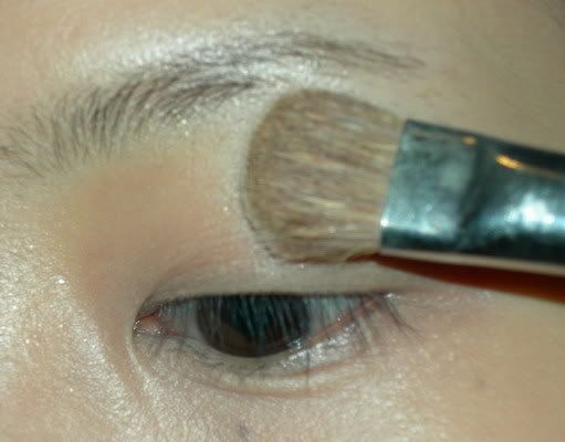 How To Apply Eyeliner Asian. apply e/s Bone on the whole