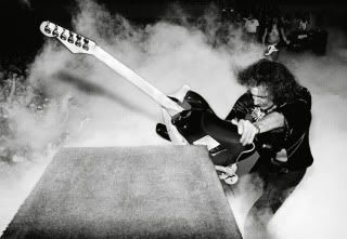5-ritchie-blackmore-smash.jpg