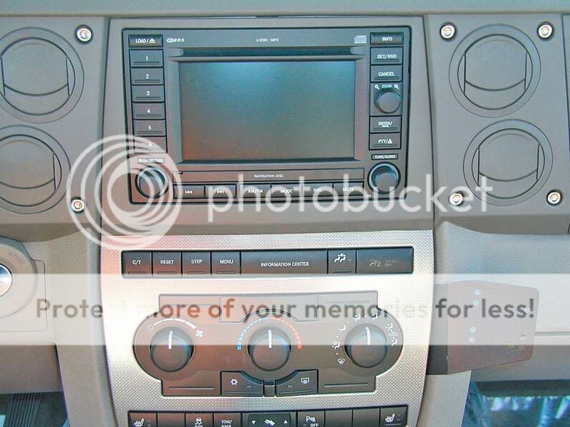 JEE 204 06 IN DASH MOUNT FITS 06 07 JEEP COMANDER  